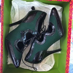 Authentic Tory Burch Hawthorn Black/Green Leather Pump. VERY GOOD condition!